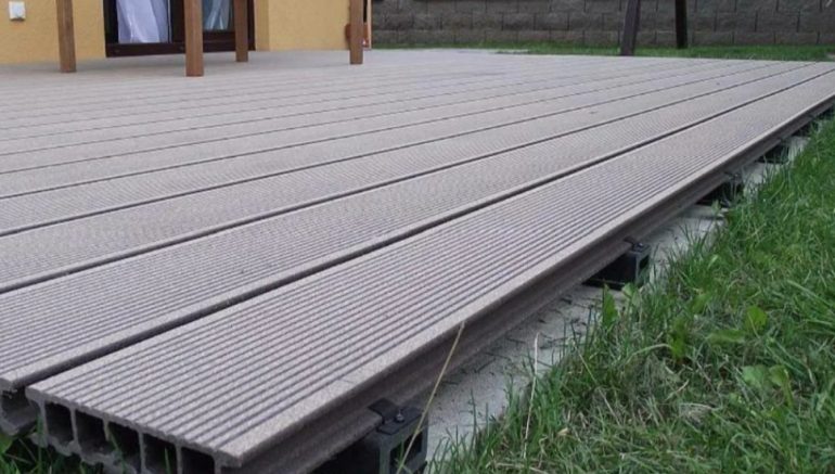 Почему террасная доска из ДПК — лучший выбор для влажного климата